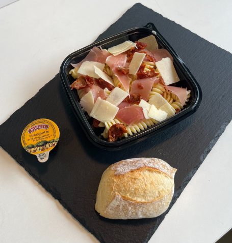 Salade pâtes serrano